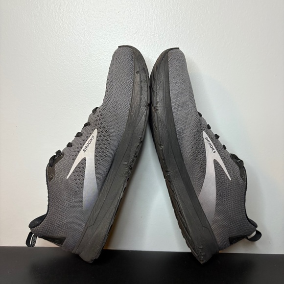 Brooks Revel 4 Men's Size 10 Black Running Sneakers - Picture 6 of 9